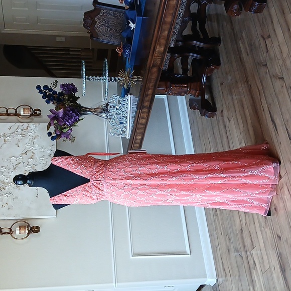 New Mac Duggal Coral Embellished Floor-length Gown. Size 8 - Picture 15 of 17